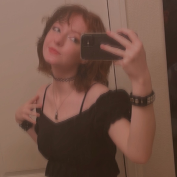 Profile Picture of Catherine Pezzillo (@cathrynnp) on Poshmark