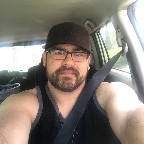 Profile Picture of Paul Leahey (@huskykubby) on Poshmark