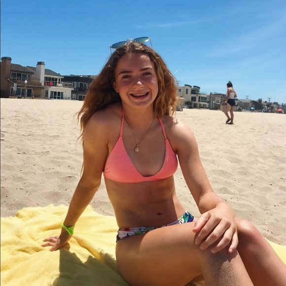 Profile Picture of Bonnie Simpkins (@bonniesimpkins) on Poshmark