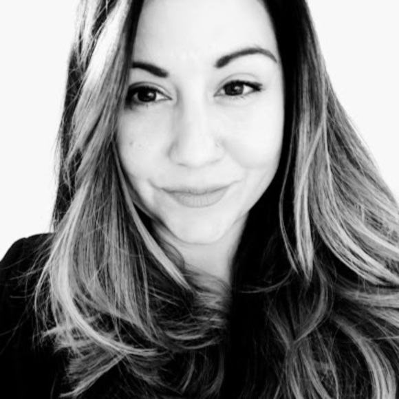 Profile Picture of Melinda Decoster (@melindadecoster) on Poshmark