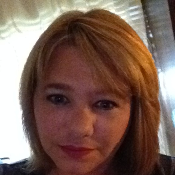 Profile Picture of Tarina Daughtridge (@tarinarae70) on Poshmark