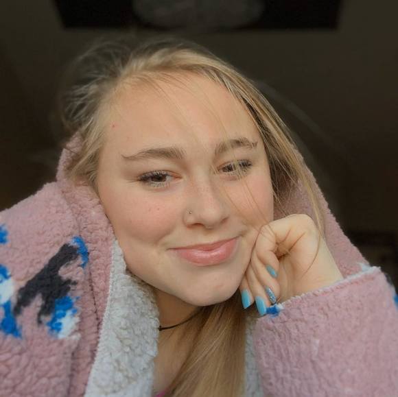 Profile Picture of Abby Bragger (@abbybragger18) on Poshmark