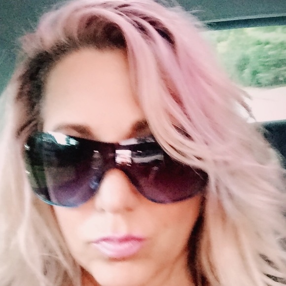 Profile Picture of Kristen Iavarone (@kblondie419) on Poshmark