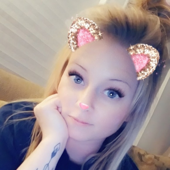 Profile Picture of Crystal Bomar (@c_bomar) on Poshmark