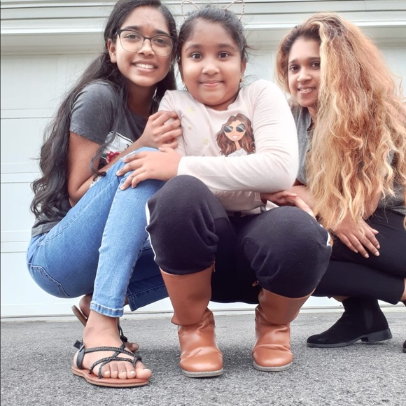 Profile Picture of Sonia Itwaru (@soniaitwaru) on Poshmark