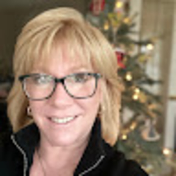 Profile Picture of Holly r Runzer (@lioninthesun71) on Poshmark