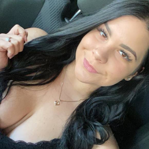Profile Picture of Daniela Lezcano (@danielalezcano) on Poshmark