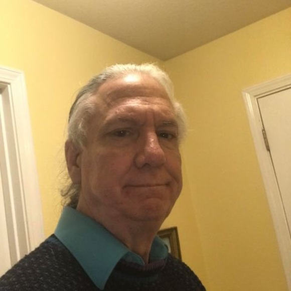 Profile Picture of David Winstead (@davwins) on Poshmark