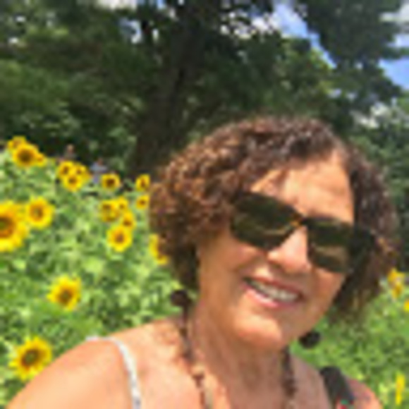 Profile Picture of Nabila Riskalla (@nabilariskalla) on Poshmark