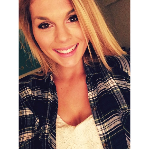 Profile Picture of Annika Rigterink (@annikarigterink) on Poshmark