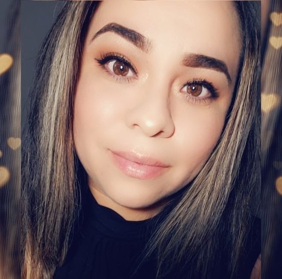 Profile Picture of Athenia Elizarraras (@atheniae) on Poshmark