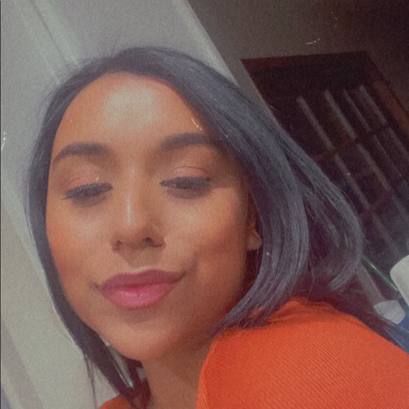 Profile Picture of Danielle Pedroza (@daniellepedr137) on Poshmark