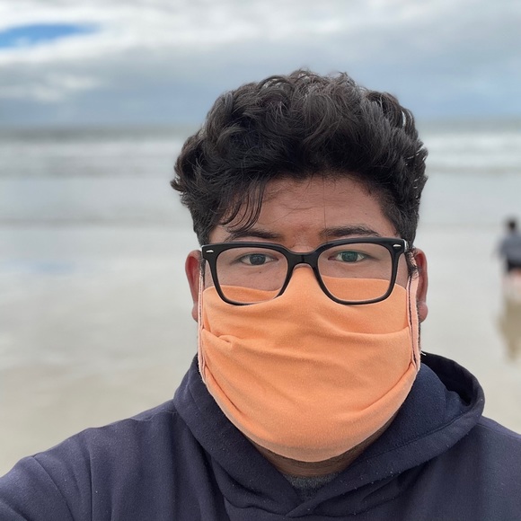 Profile Picture of Luis Estevez (@machetel) on Poshmark