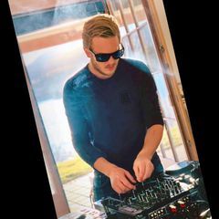 Profile Picture of Robin Hassler (@therobinio) on Tiktok