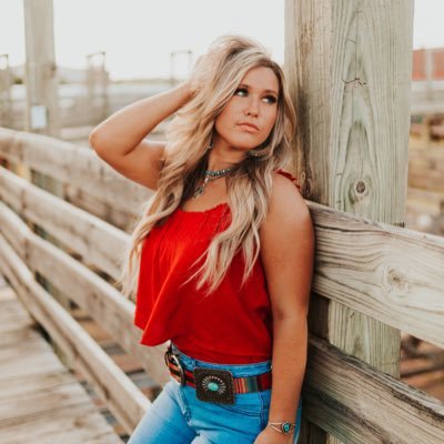 Profile Picture of Bailey Marks (@baileynmarks) on Twitter