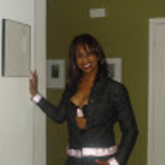 Profile Picture of Yvette Calhoun (@yvette2sexy2) on Poshmark
