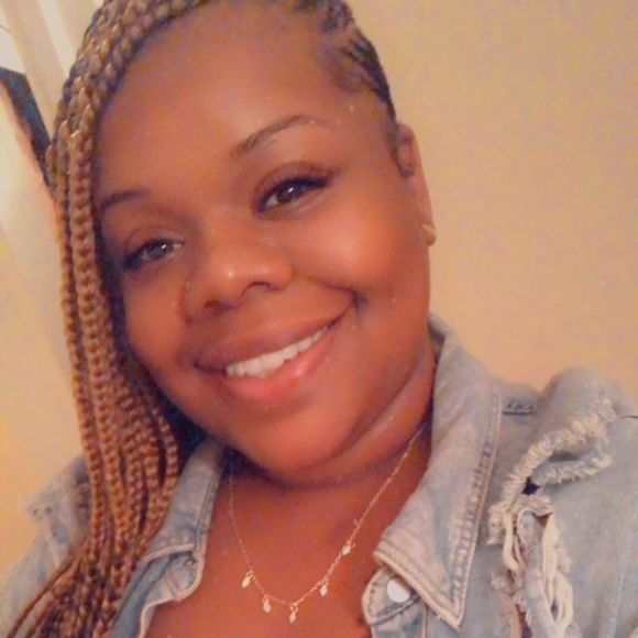 Profile Picture of Kianda Trotter (@ktrotter277) on Poshmark