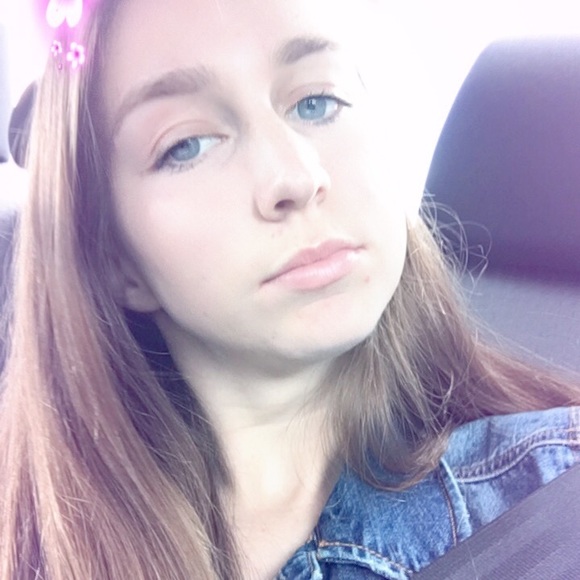 Profile Picture of Makayla Lichtenwalter (@makaayla_l) on Poshmark