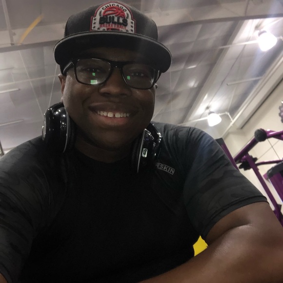 Profile Picture of Davarus Tabron (@davarus_tabron) on Poshmark