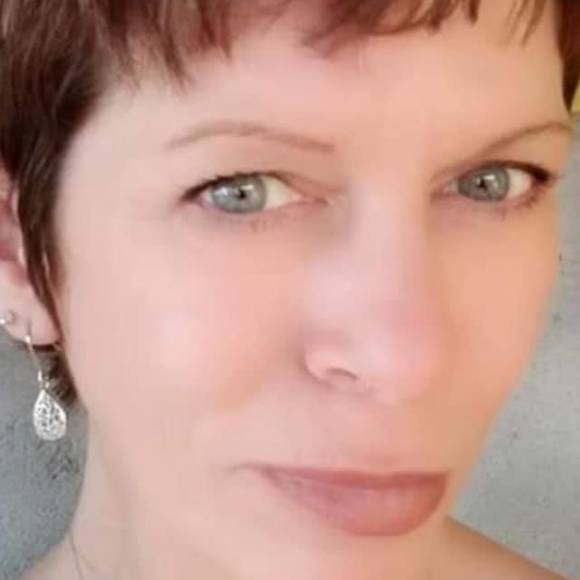 Profile Picture of Deb Devuyst (@debradevuyst) on Poshmark