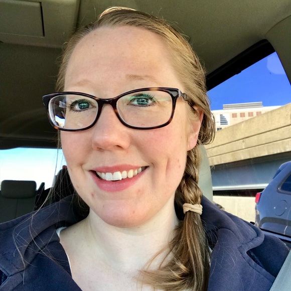 Profile Picture of Tracey Mahoney (@traceronie) on Poshmark