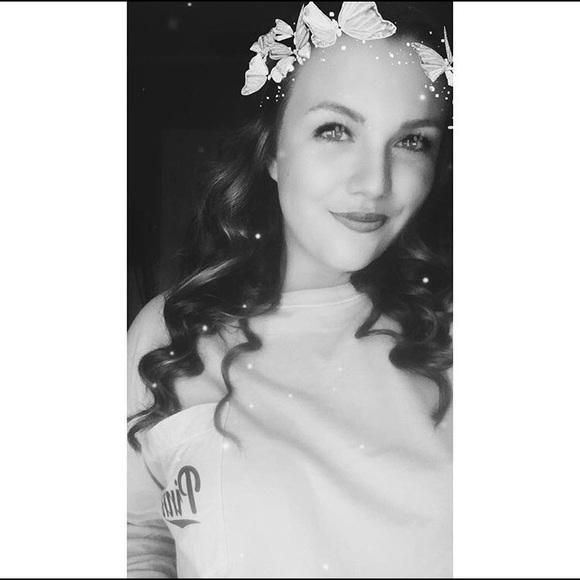 Profile Picture of Alyssa Pozzi (@basicalyssa135) on Poshmark