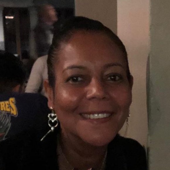 Profile Picture of Cleide Delicia (@cl23d2) on Poshmark