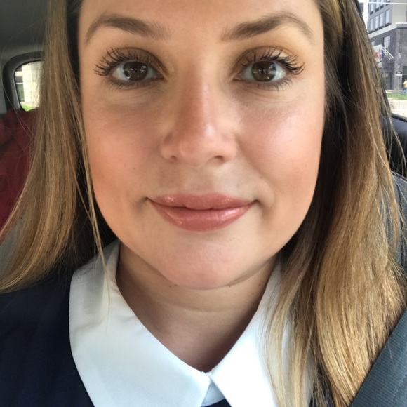 Profile Picture of Jessica Larsen (@jessilarz) on Poshmark