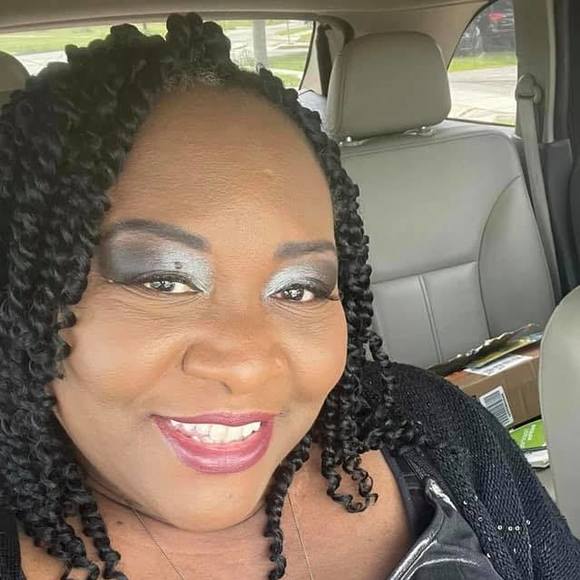 Profile Picture of Tongela Bruton (@tongelabruton) on Poshmark