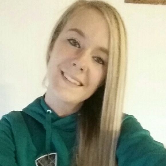 Profile Picture of Sarah Neidig (@sarahneidig14) on Poshmark