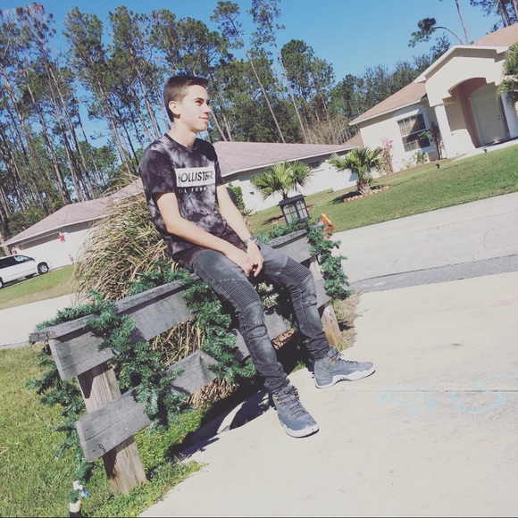 Profile Picture of Devin Brito (@liloverdose) on Poshmark