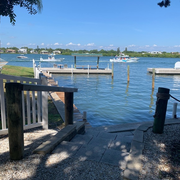 Profile Picture of Julie Wigington (@angelstouchgigi) on Poshmark