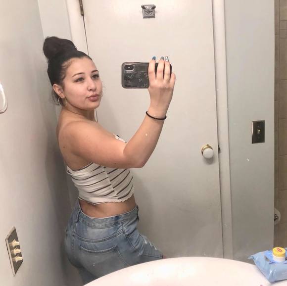 Profile Picture of Brianna Farmer (@briannafarmer96) on Poshmark