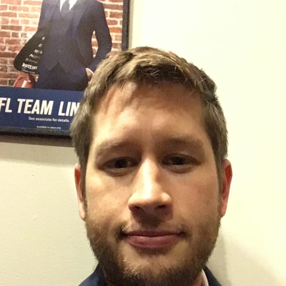 Profile Picture of Kevin Kahn (@kkahn23) on Poshmark