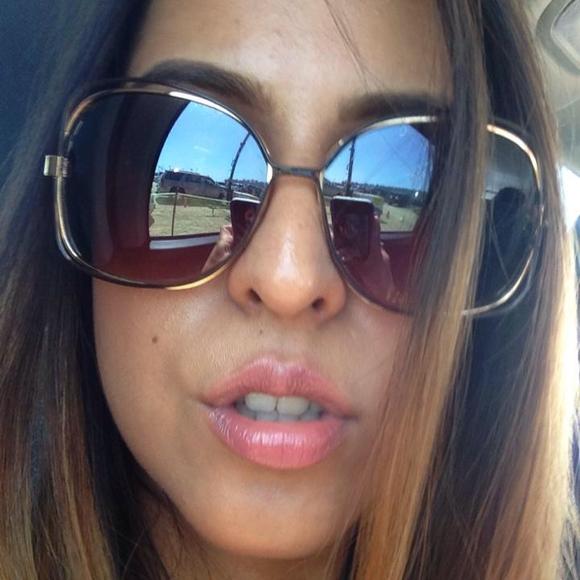 Profile Picture of Devlyn Guerrero (@devlyng) on Poshmark