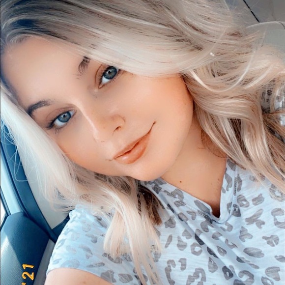 Profile Picture of Heather Soles (@heather_soles) on Poshmark