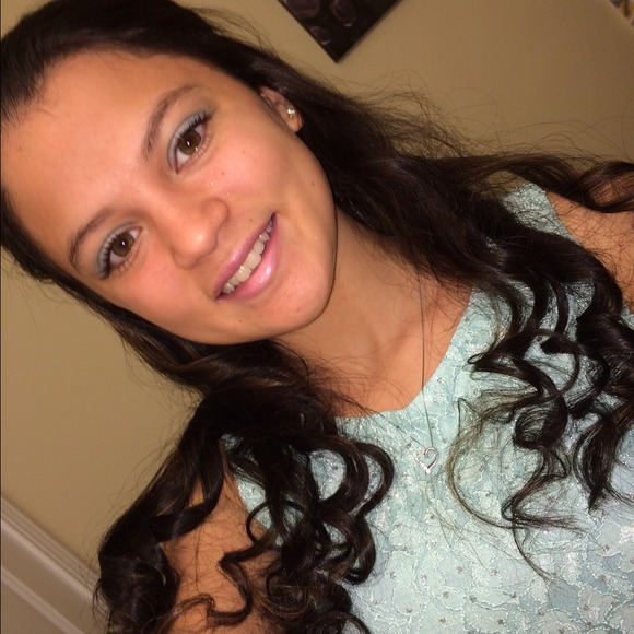 Profile Picture of Brianna Puccino (@briannapuccino) on Poshmark