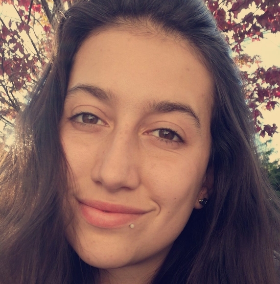 Profile Picture of Josiane Deraiche (@josianederaiche) on Poshmark