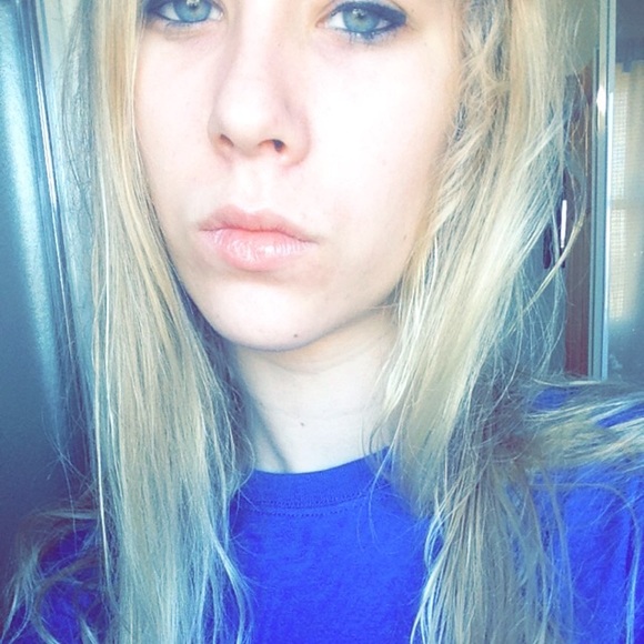 Profile Picture of Bailey Hornung (@bhornung) on Poshmark