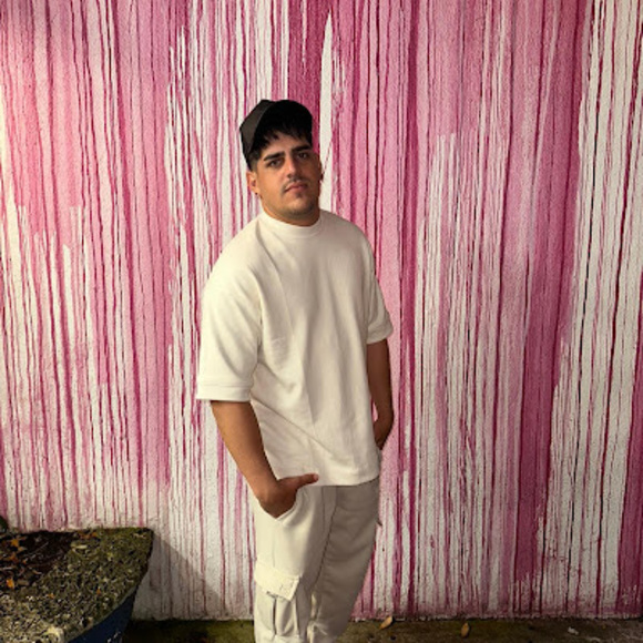 Profile Picture of Nelson Alonso (@alonsonelson683) on Poshmark