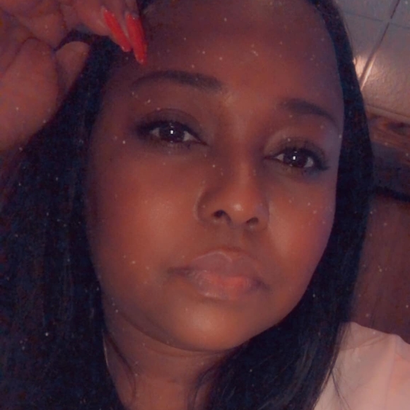 Profile Picture of Yolanda Rolison (@yolandarolison) on Poshmark