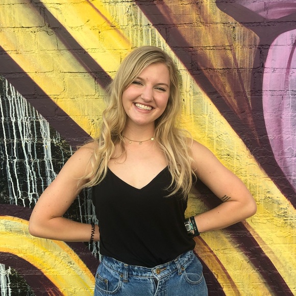 Profile Picture of Anna Platner (@annagplatner) on Poshmark