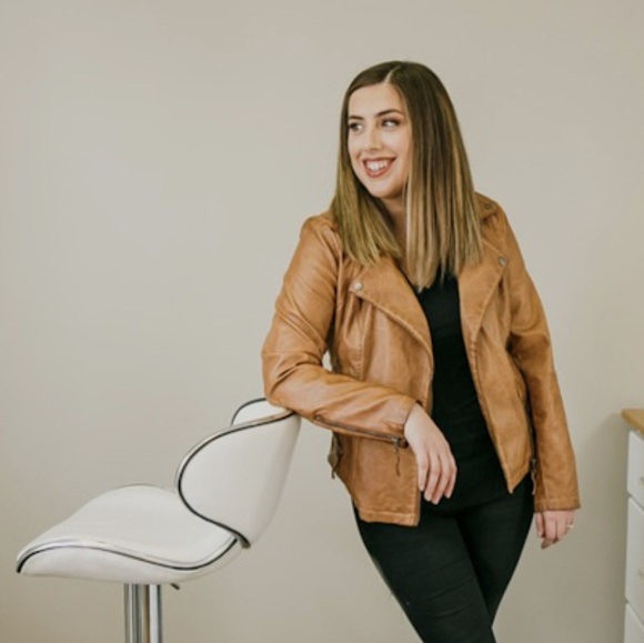 Profile Picture of Callie Arculeo (@calliearculeo) on Poshmark