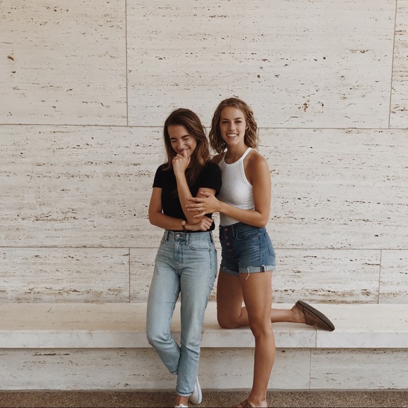 Profile Picture of Hannah & olivia Uebelein (@hannahuebe) on Poshmark