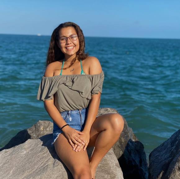 Profile Picture of Ana carolina Murta freitas (@mfana09) on Poshmark