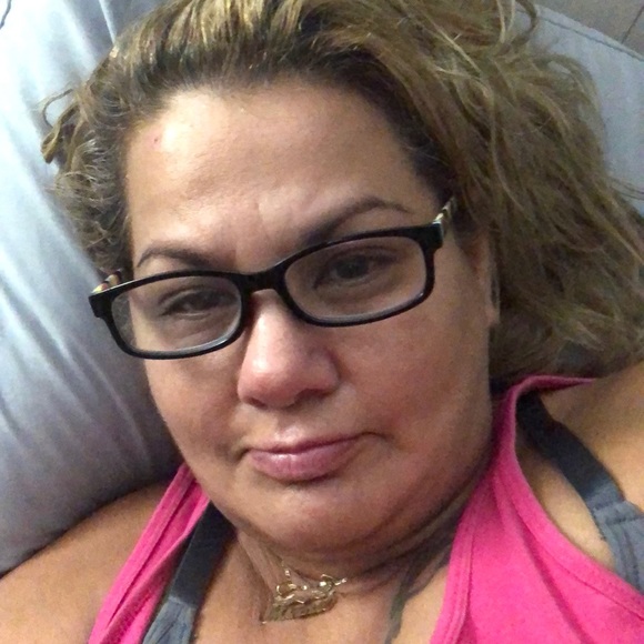 Profile Picture of Roxanne Alvarez (@roxanne42071) on Poshmark