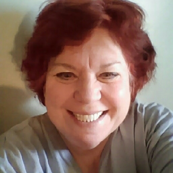 Profile Picture of Debra Willis (@memaw14) on Poshmark