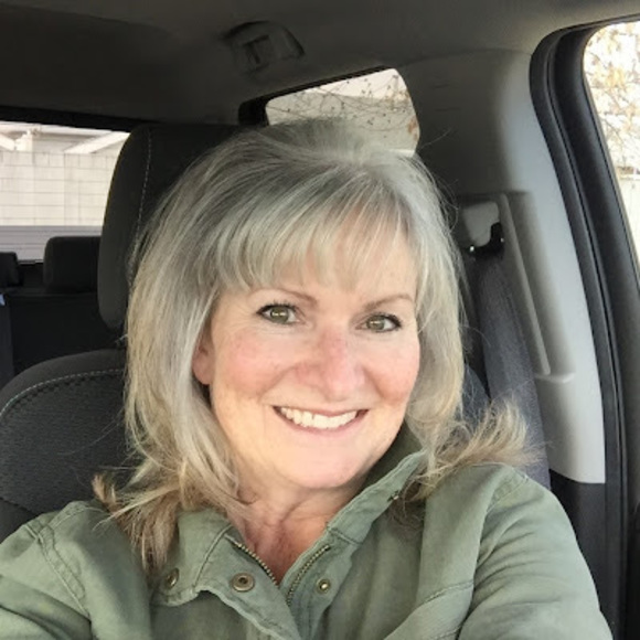 Profile Picture of Jennifer Broyles (@broylesjennyp) on Poshmark