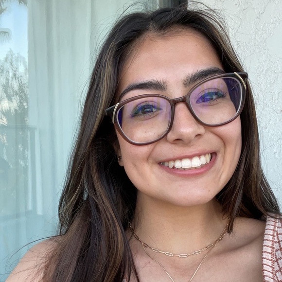 Profile Picture of Juliana Bussey (@julianabussey) on Poshmark