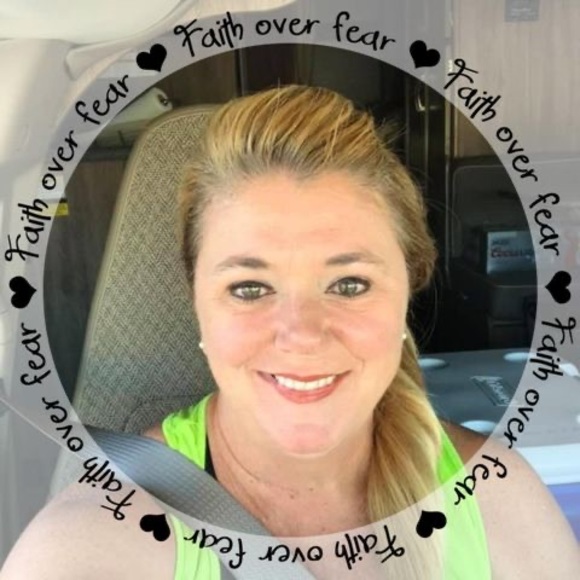 Profile Picture of Melanie-robert Kraemer (@melnrob318) on Poshmark